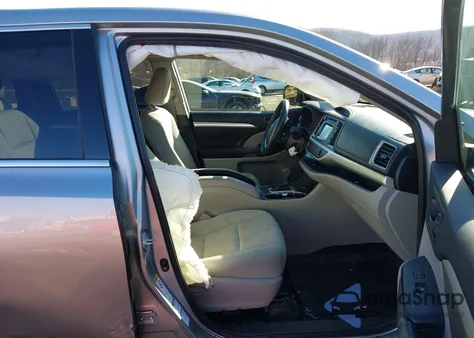 2019 Toyota Highlander Le z USA, uszkodzony, nr VIN 5TDBZRFH7KS950730